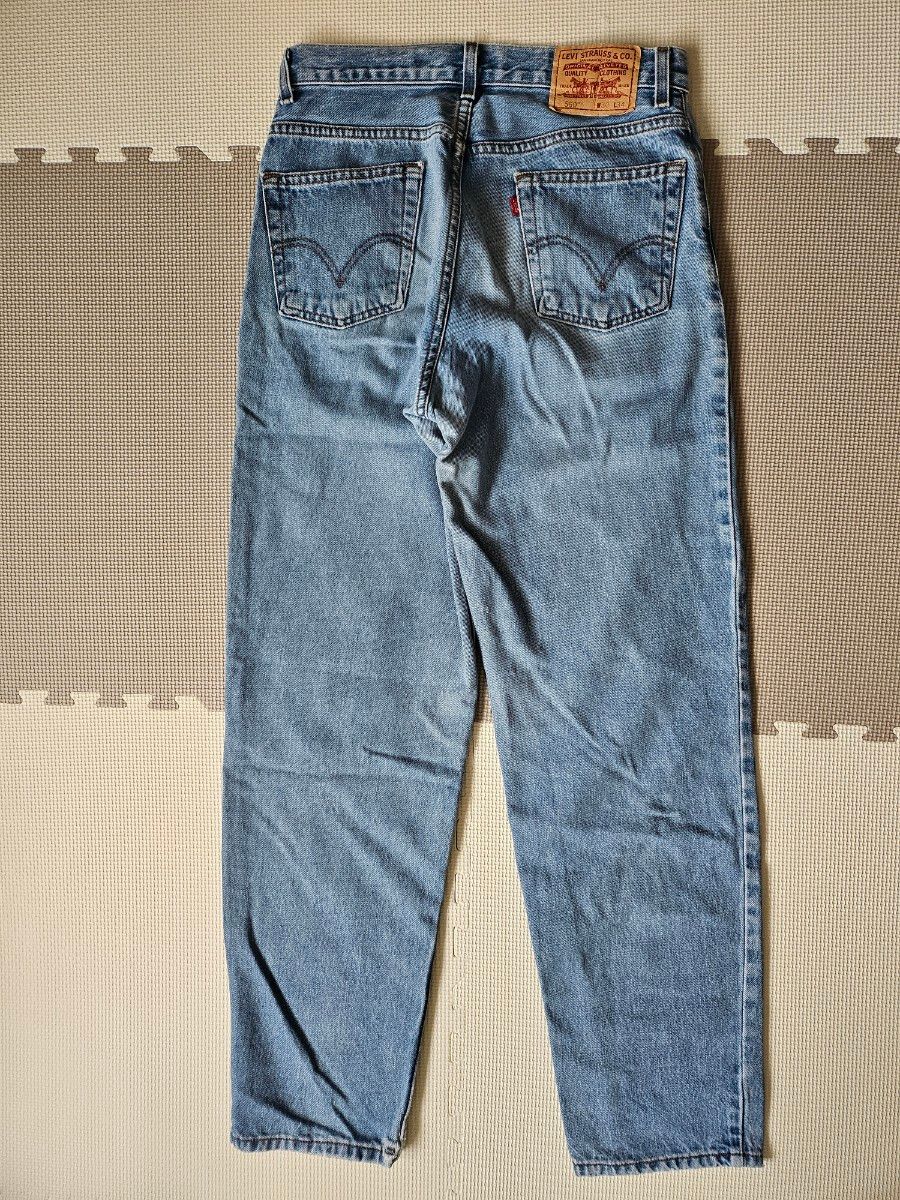 Levi's コンフォートフィット デニムパンツ