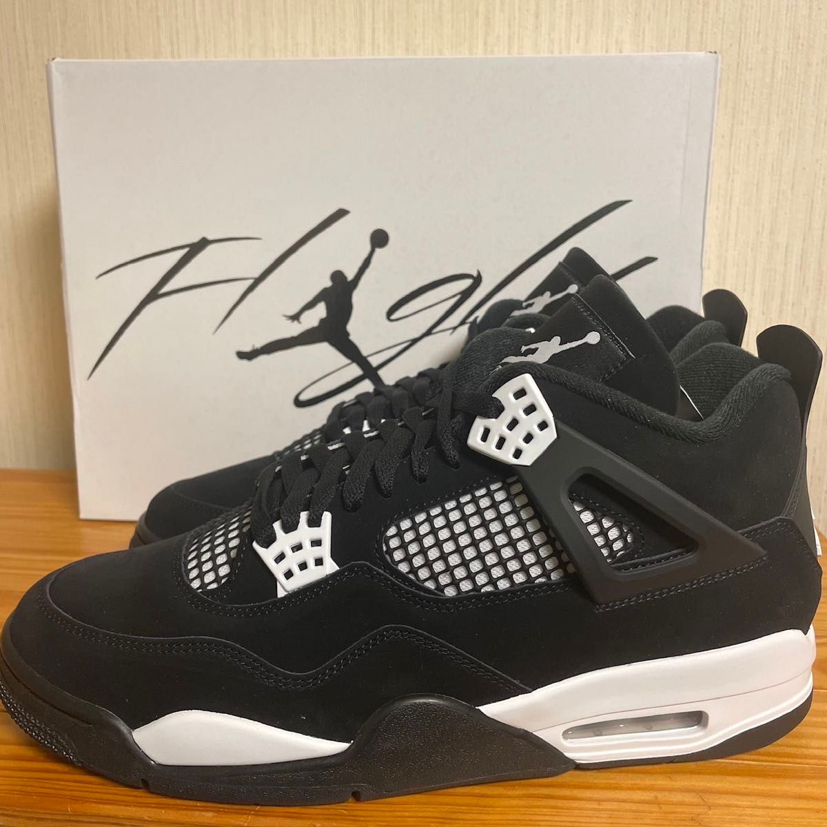 Nike Air Jordan 4 Retro White Thunder ホワイトサンダー エア Nike Air Jordan 4 Retro White Thunder ホワイトサンダー エア