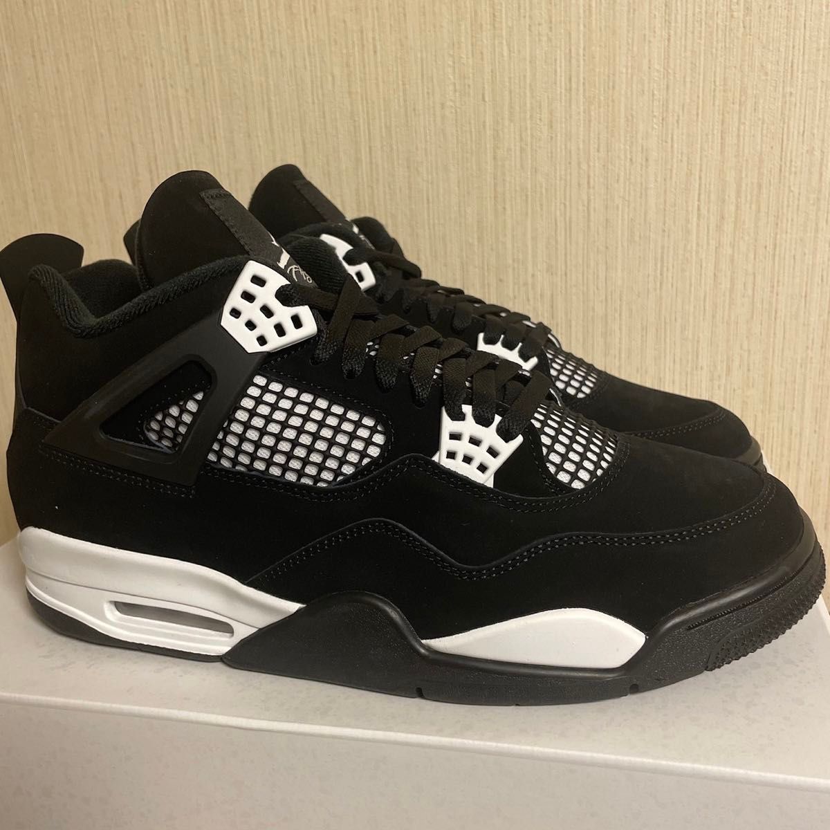 Nike Air Jordan 4 Retro White Thunder ホワイトサンダー エア Nike Air Jordan 4 Retro White Thunder ホワイトサンダー エア