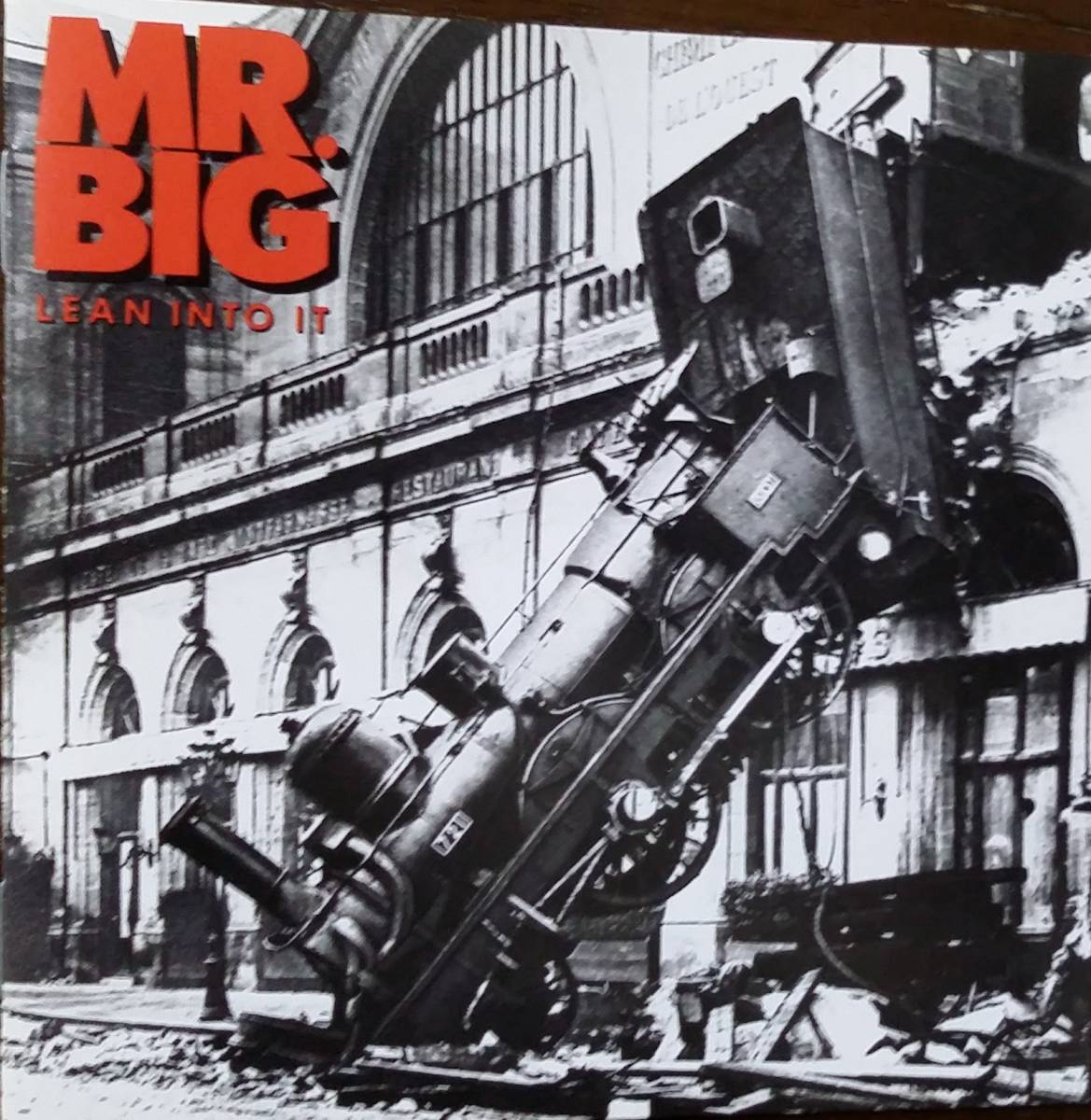  Japanese translation . attaching!* bonus * truck 1 bending contains Lean Into It/MR. BIG [ Lee n* in tu*ito] domestic record made in Japan LOVE MAKES YOU STRONG