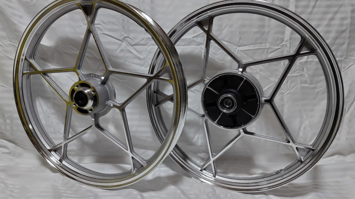 SUZUKI スズキ GN125 GS125 RG125 星型アルミキャストホイール SUZUKI スズキ GN125 GS125 RG125 星型アルミキャストホイール