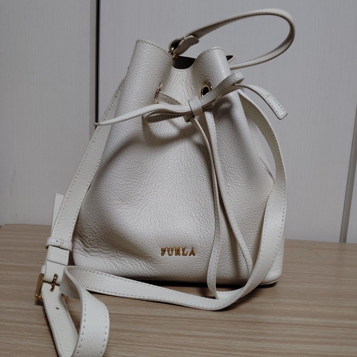 フルラ FURLA コスタンザ 巾着型 ハンドバッグ ショルダーバッグ フルラ FURLA コスタンザ 巾着型 ハンドバッグ ショルダーバッグ