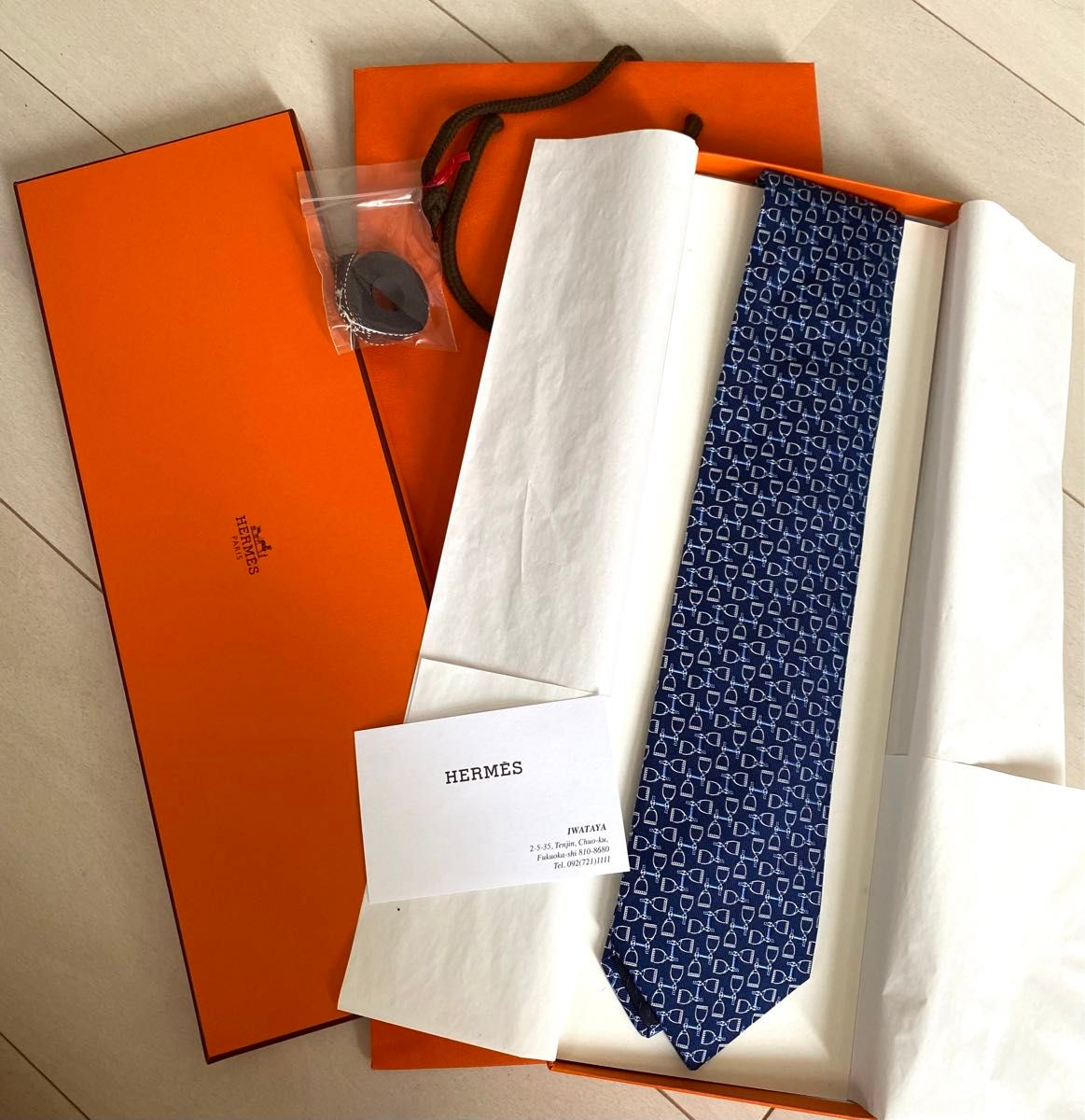 新品 未使用】HERMES エルメス メンズ ネクタイ ショッパー 箱 新品 未使用】HERMES エルメス メンズ ネクタイ ショッパー 箱