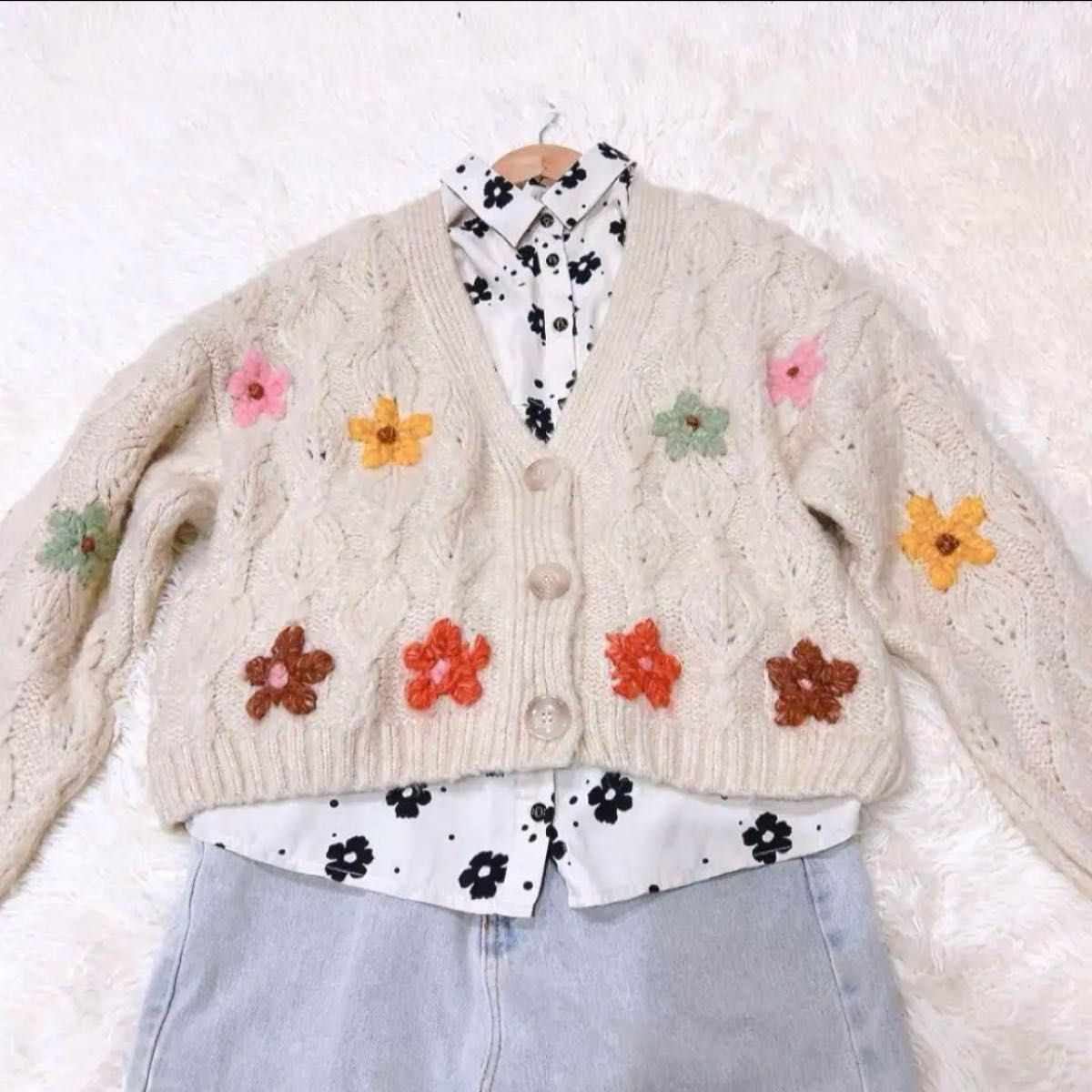 ZARA ザラ フラワー刺繍ニット カーディガン ショート丈 ZARA ザラ フラワー刺繍ニット カーディガン ショート丈
