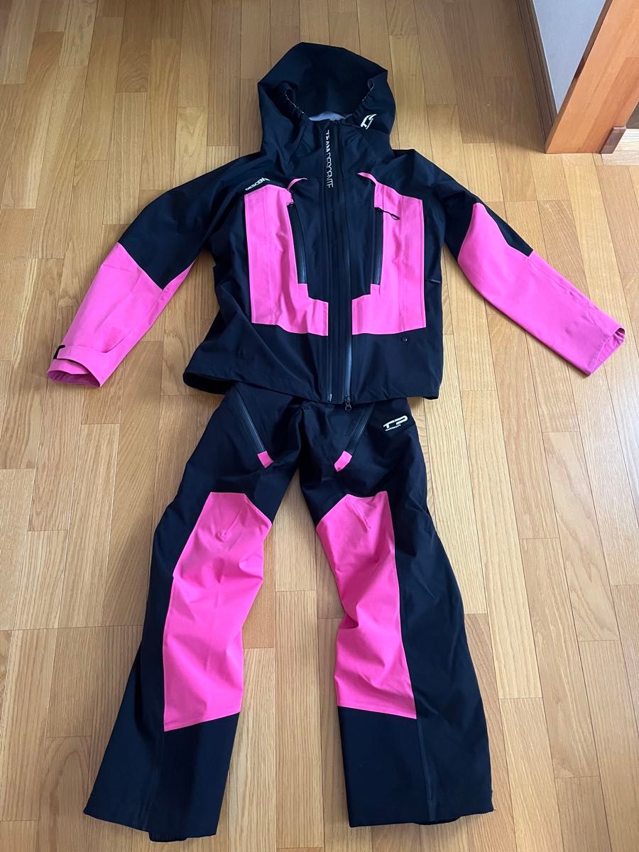 DESCENTE メイトウェア上下黒とピンク男女兼用|ウェア(男性用) DESCENTE メイトウェア上下黒とピンク男女兼用|ウェア(男性用)