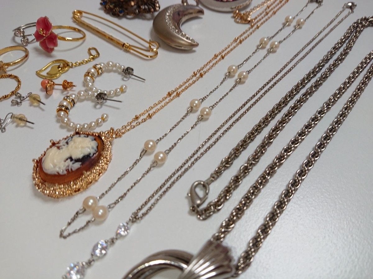 昭和レトロ】アクセサリーセット / まとめ売り / ネックレス 昭和レトロ】アクセサリーセット / まとめ売り / ネックレス