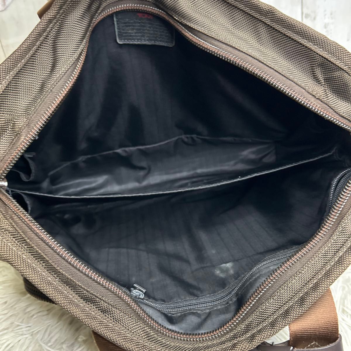 TUMI ビジネスバッグ ブラウン ナイロン レザー ロゴ 大容量 TUMI ビジネスバッグ ブラウン ナイロン レザー ロゴ 大容量