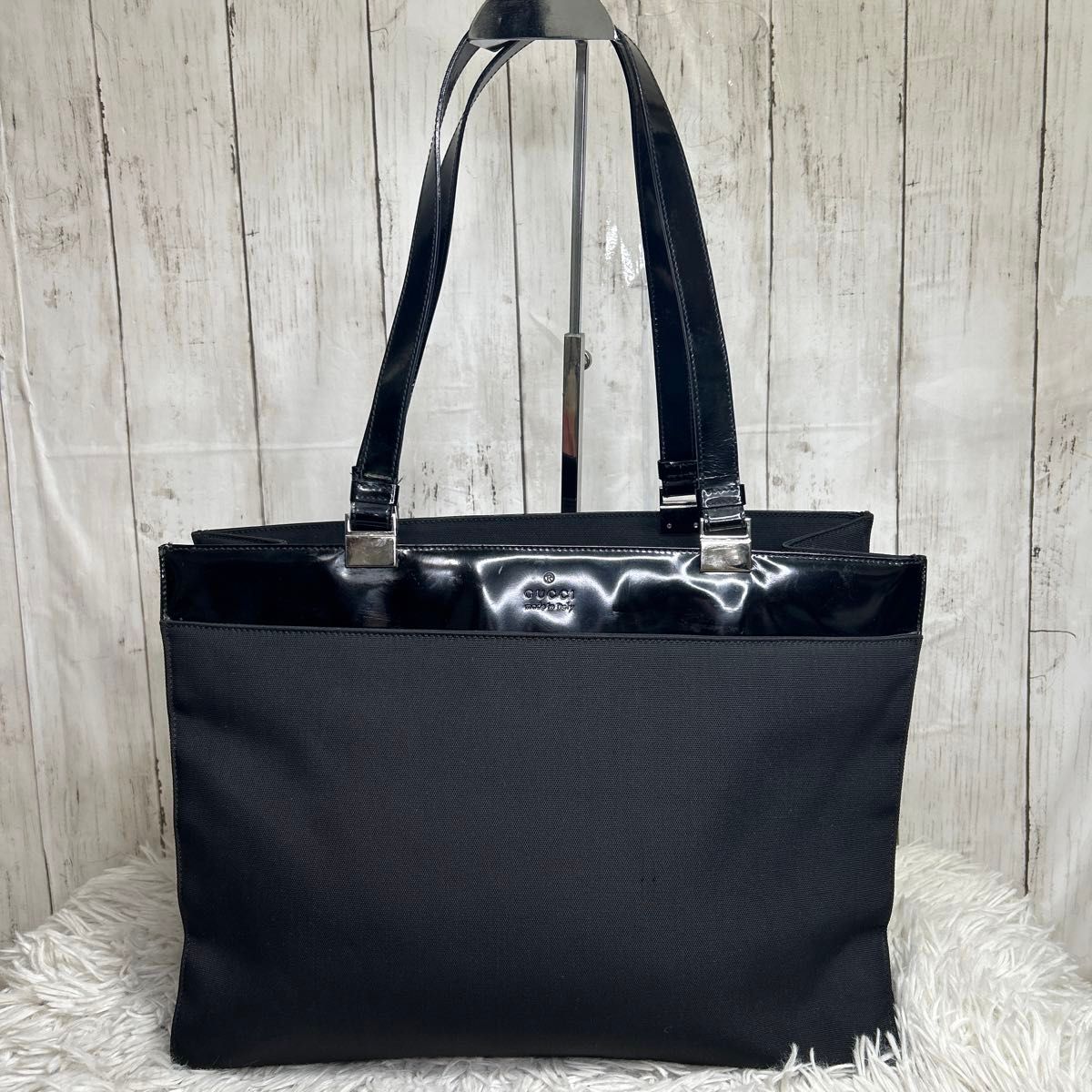 GUCCI ナイロン エナメル トートバッグ 型押しロゴ 黒 ビジネス GUCCI ナイロン エナメル トートバッグ 型押しロゴ 黒 ビジネス