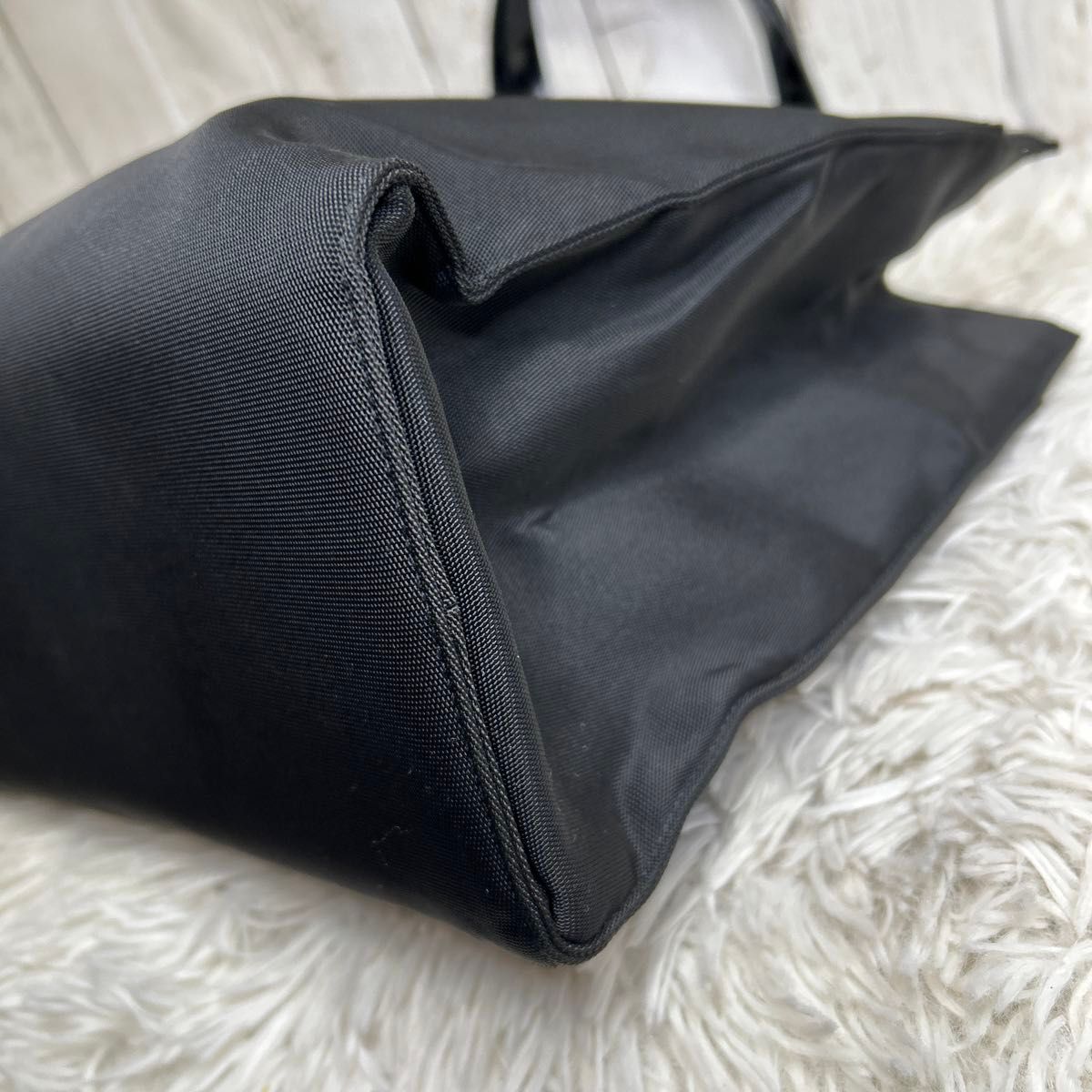 GUCCI ナイロン エナメル トートバッグ 型押しロゴ 黒 ビジネス GUCCI ナイロン エナメル トートバッグ 型押しロゴ 黒 ビジネス