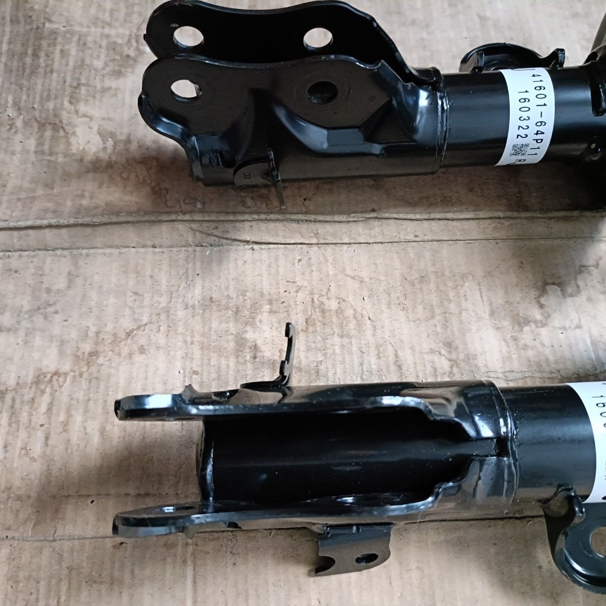 美品 スズキ DA17W エブリイワゴン 4WD 純正 サスペンション 美品 スズキ DA17W エブリイワゴン 4WD 純正 サスペンション