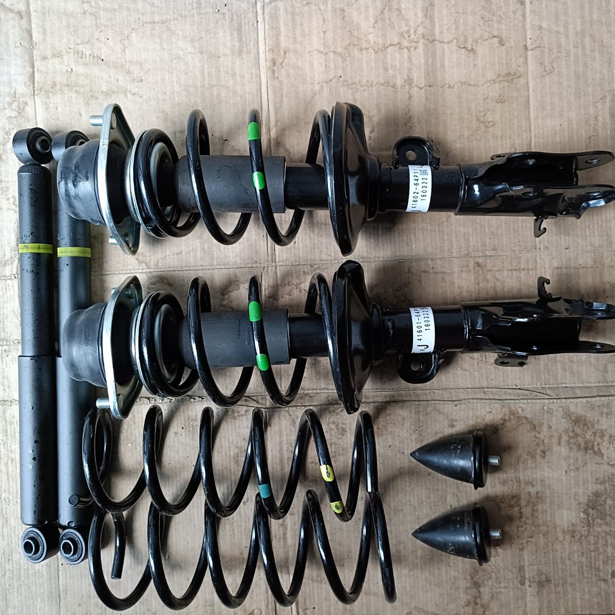 美品 スズキ DA17W エブリイワゴン 4WD 純正 サスペンション 美品 スズキ DA17W エブリイワゴン 4WD 純正 サスペンション