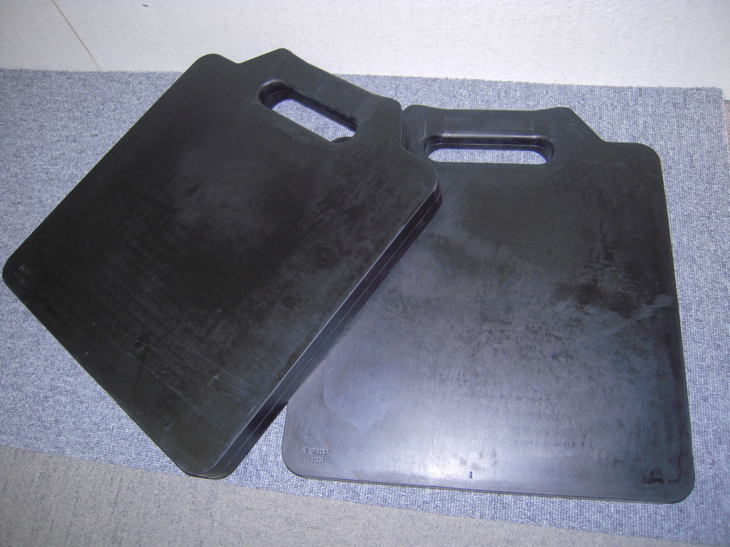 新品アウトリガー敷き板2枚(ゴム材100%)3tユニック車使用OK 道具箱 新品アウトリガー敷き板2枚(ゴム材100%)3tユニック車使用OK 道具箱