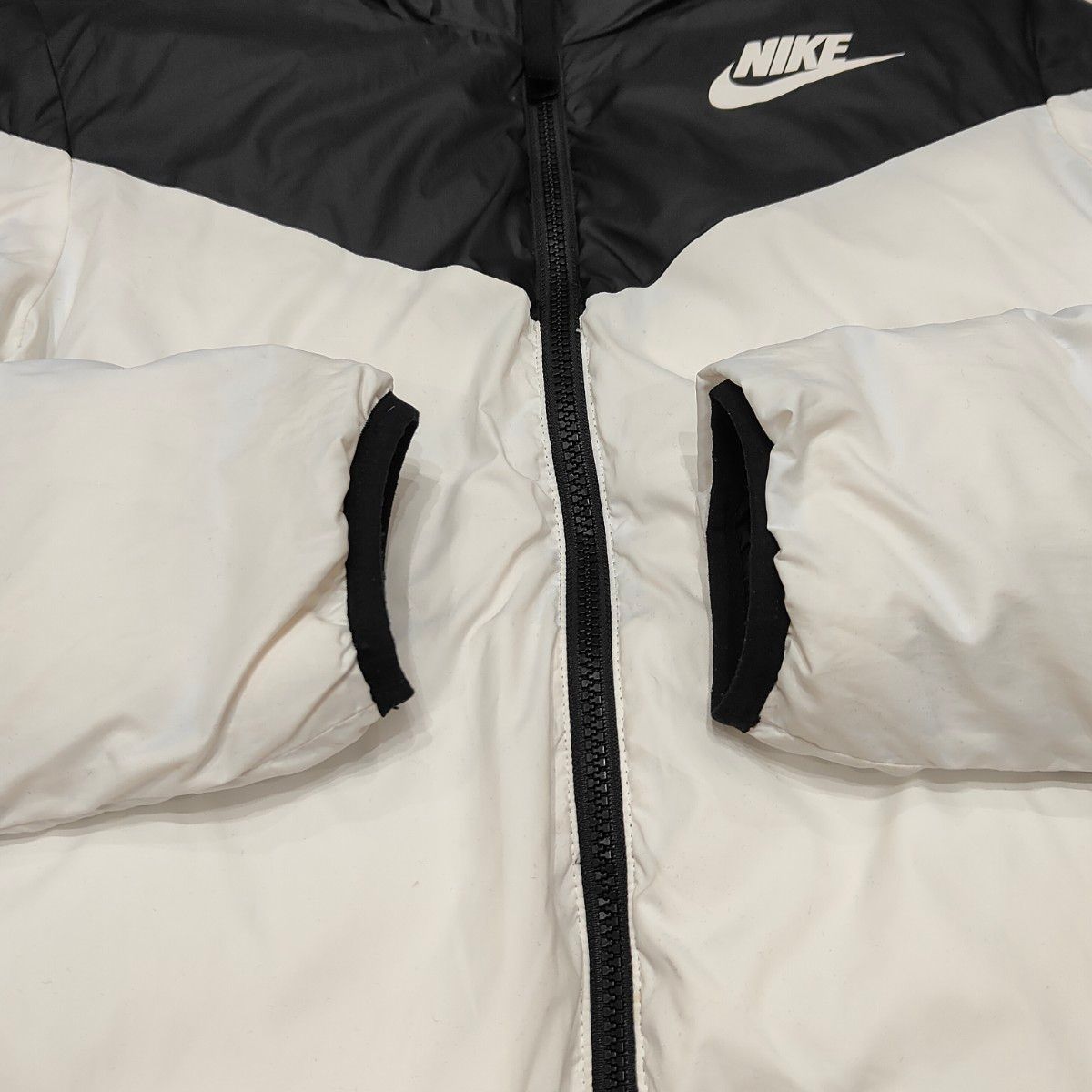 NIKE ナイキ リバーシブル ダウンジャケット ロゴ ダウン 黒 白 NIKE ナイキ リバーシブル ダウンジャケット ロゴ ダウン 黒 白