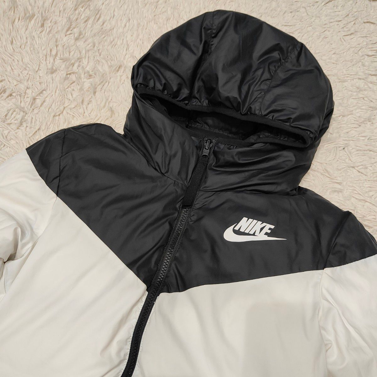NIKE ナイキ リバーシブル ダウンジャケット ロゴ ダウン 黒 白 NIKE ナイキ リバーシブル ダウンジャケット ロゴ ダウン 黒 白