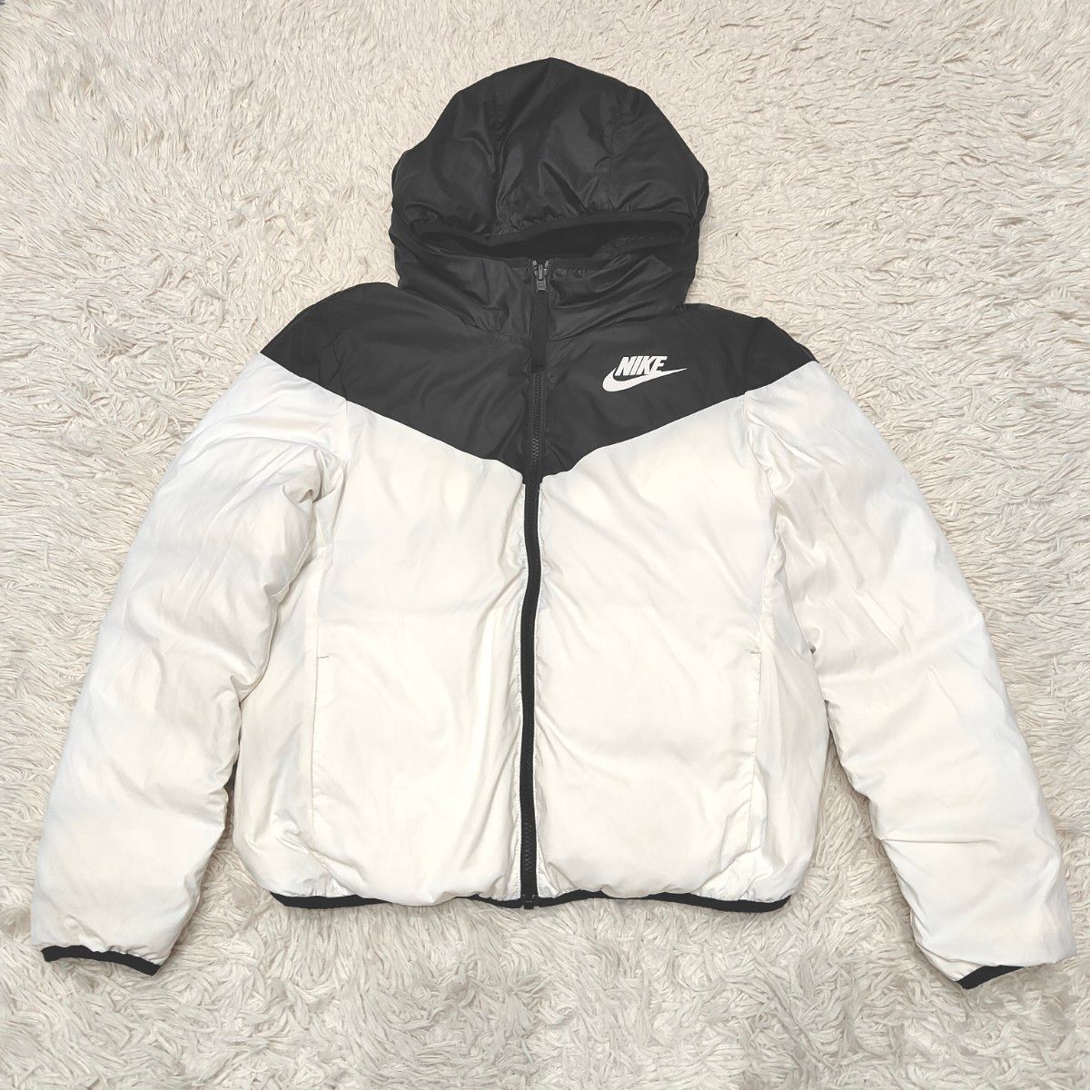 NIKE ナイキ リバーシブル ダウンジャケット ロゴ ダウン 黒 白 NIKE ナイキ リバーシブル ダウンジャケット ロゴ ダウン 黒 白