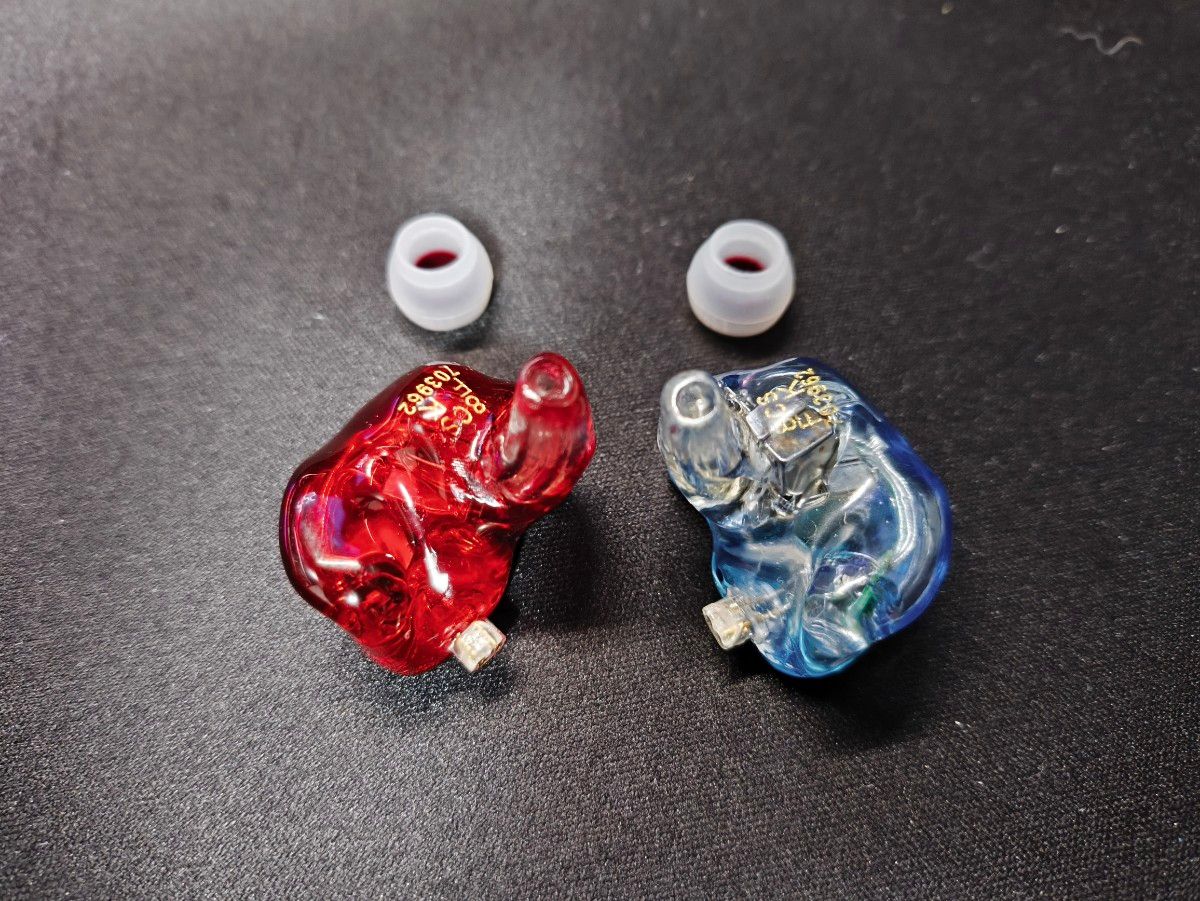 QDC Studio 8CS カスタムIEM【Universal化】|Yahoo!フリマ(旧 QDC Studio 8CS カスタムIEM【Universal化】|Yahoo!フリマ(旧