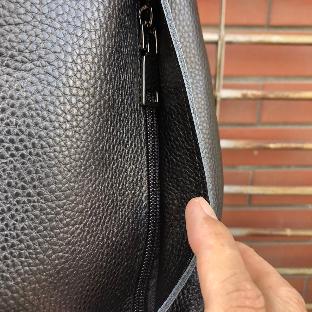 GUSCIO『新品未使用』【牛革】シュリンクレザートートバッグ GUSCIO『新品未使用』【牛革】シュリンクレザートートバッグ