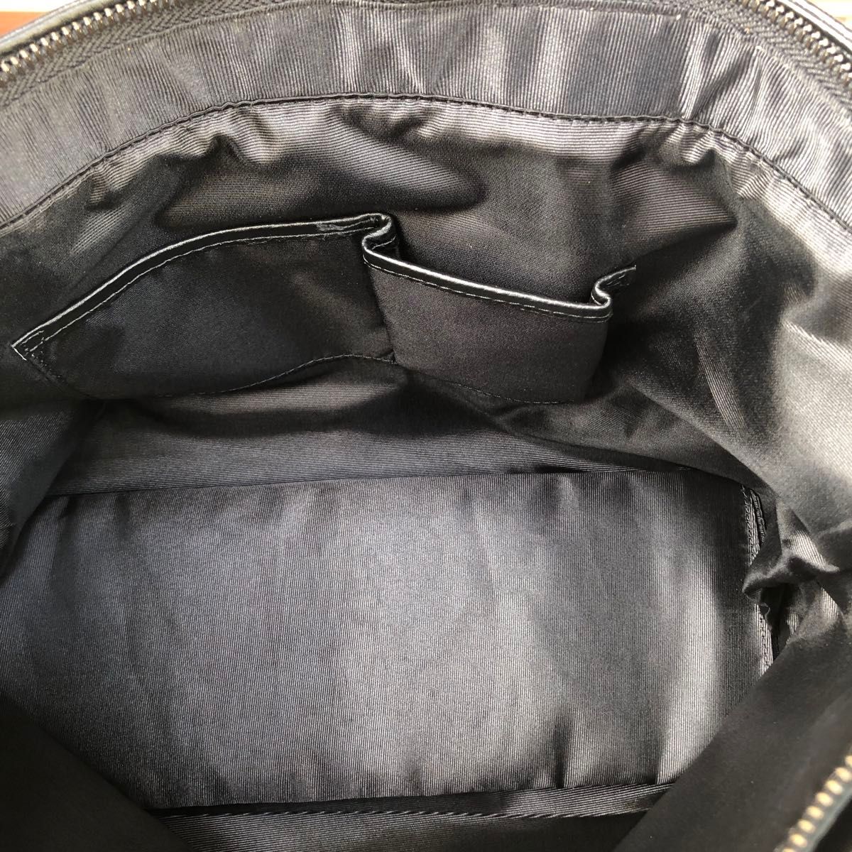 GUSCIO『新品未使用』【牛革】シュリンクレザートートバッグ GUSCIO『新品未使用』【牛革】シュリンクレザートートバッグ
