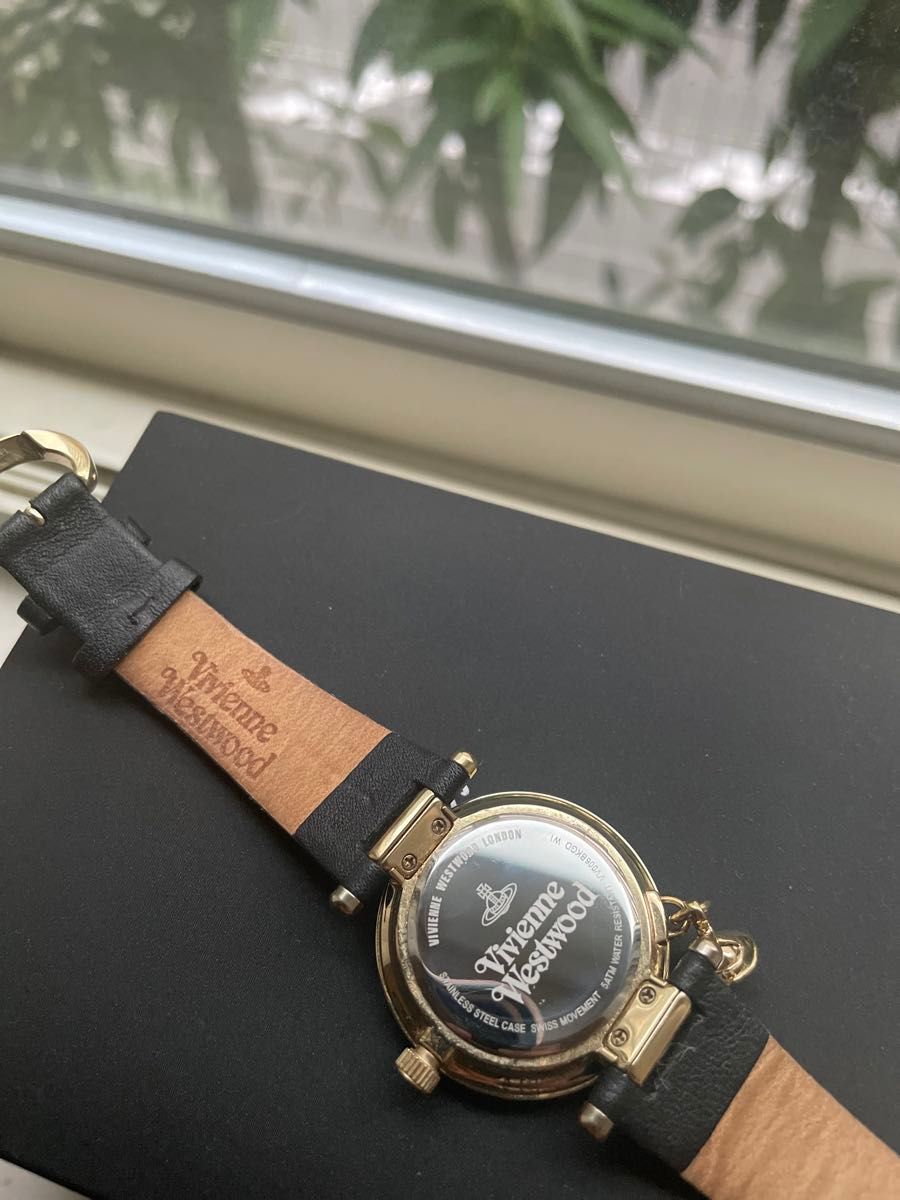 電池新品美品】Vivienne Westwood腕時計32㎜チャーム付き 電池新品美品】Vivienne Westwood腕時計32㎜チャーム付き