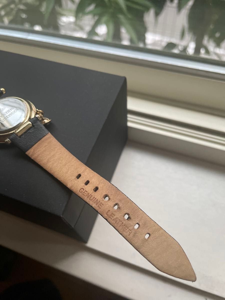 電池新品美品】Vivienne Westwood腕時計32㎜チャーム付き 電池新品美品】Vivienne Westwood腕時計32㎜チャーム付き