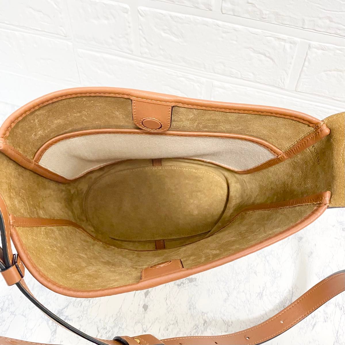極美品】ロエベ LOEWE ショルダーバッグ アナグラム ホーボー 極美品】ロエベ LOEWE ショルダーバッグ アナグラム ホーボー
