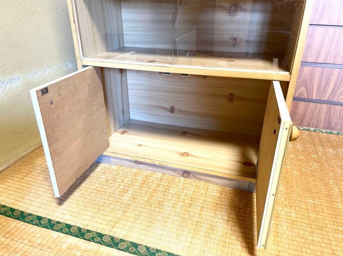 昭和レトロ ガラス窓収納 日本家具 ガラス戸 観音開き 昭和レトロ ガラス窓収納 日本家具 ガラス戸 観音開き