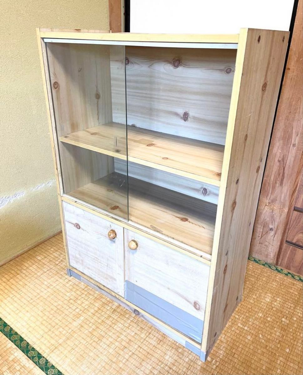 昭和レトロ ガラス窓収納 日本家具 ガラス戸 観音開き 昭和レトロ ガラス窓収納 日本家具 ガラス戸 観音開き