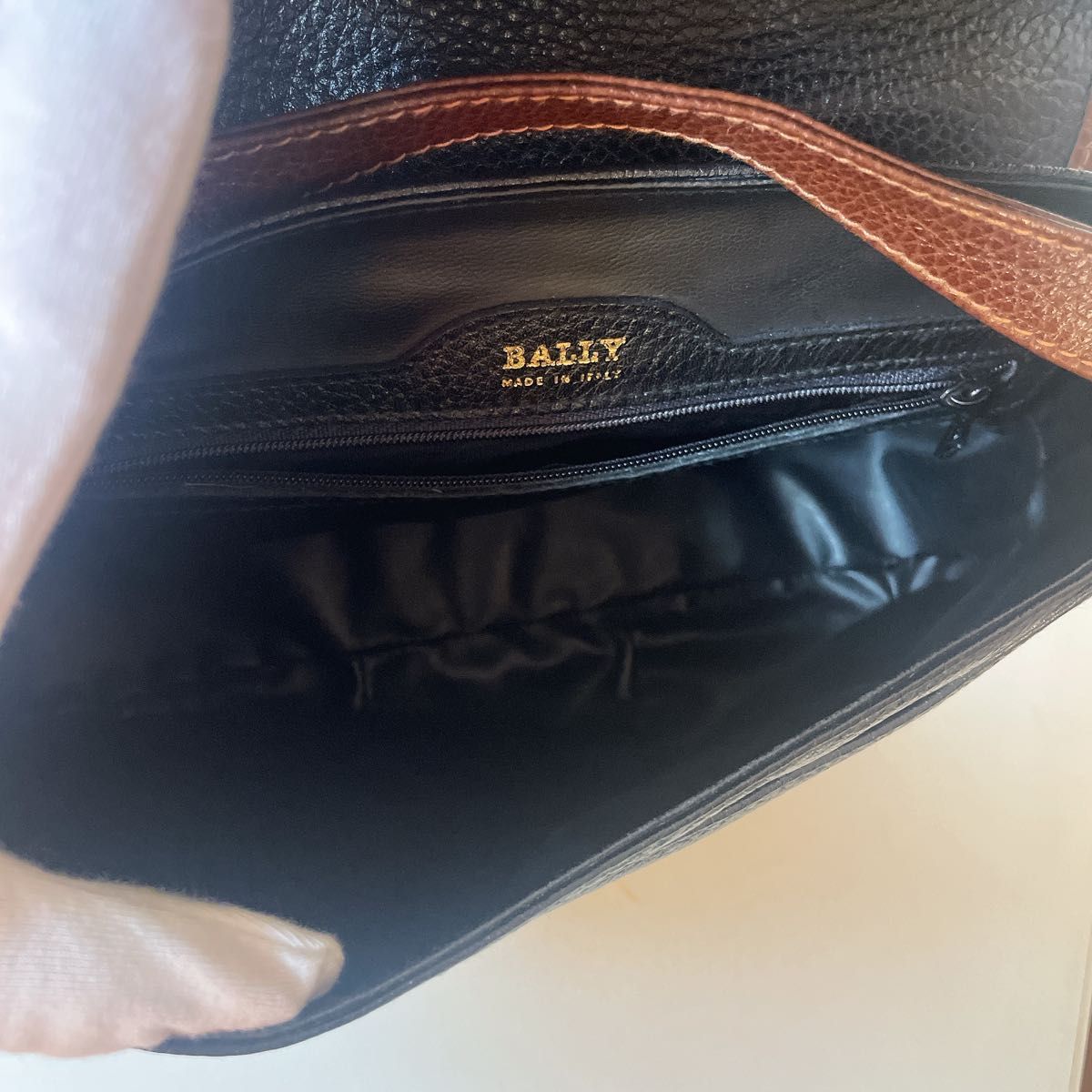 レア BALLY バリー ヴィンテージ ショルダーバッグ クロスボディ レア BALLY バリー ヴィンテージ ショルダーバッグ クロスボディ