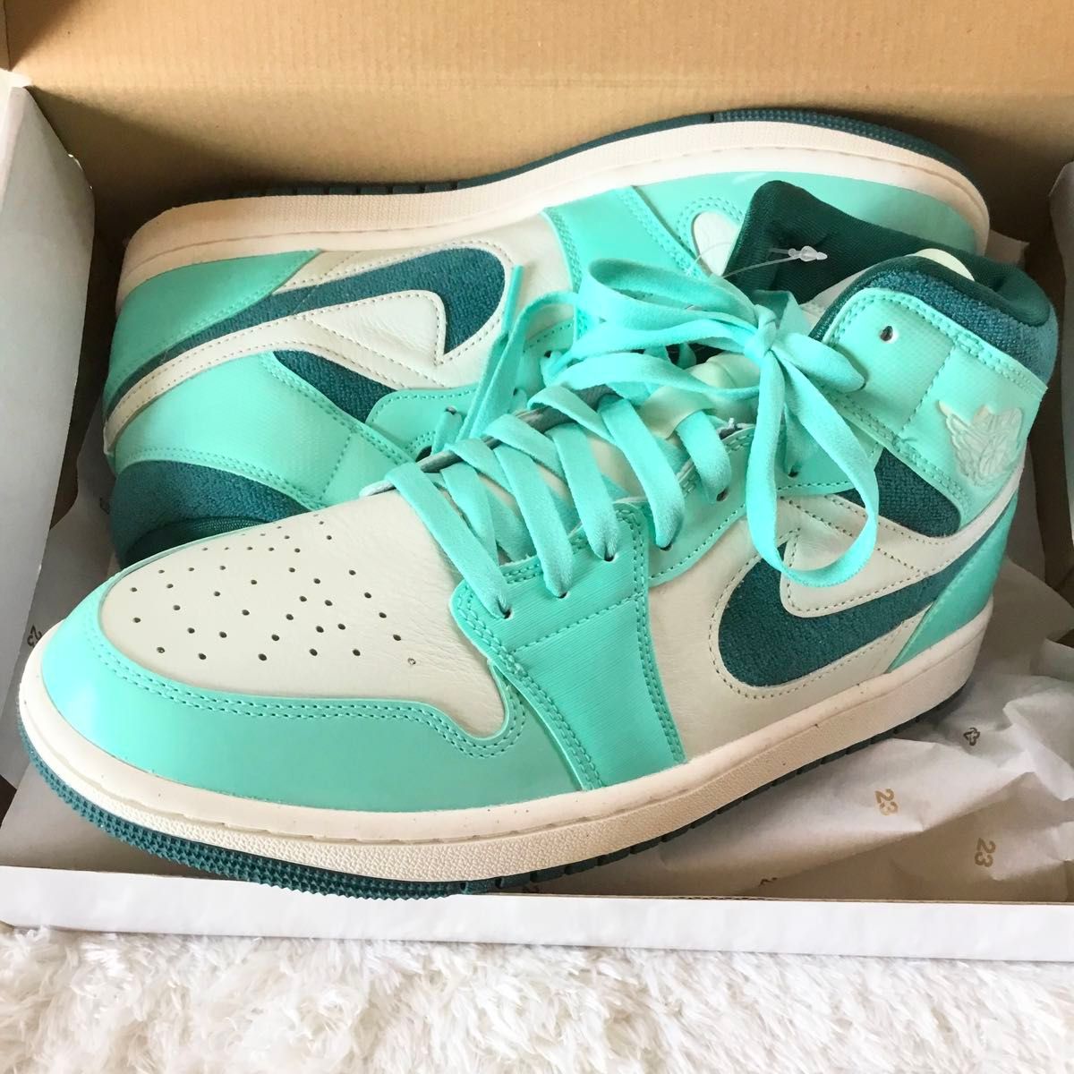 WMNS★NIKE Jordan 1 Mid SE★美しいターコイズカラー(*´ェ`*) 新品 Air Jordan 1 Mid SE WMNS Nike ターコイズ|Yahoo!フリマ