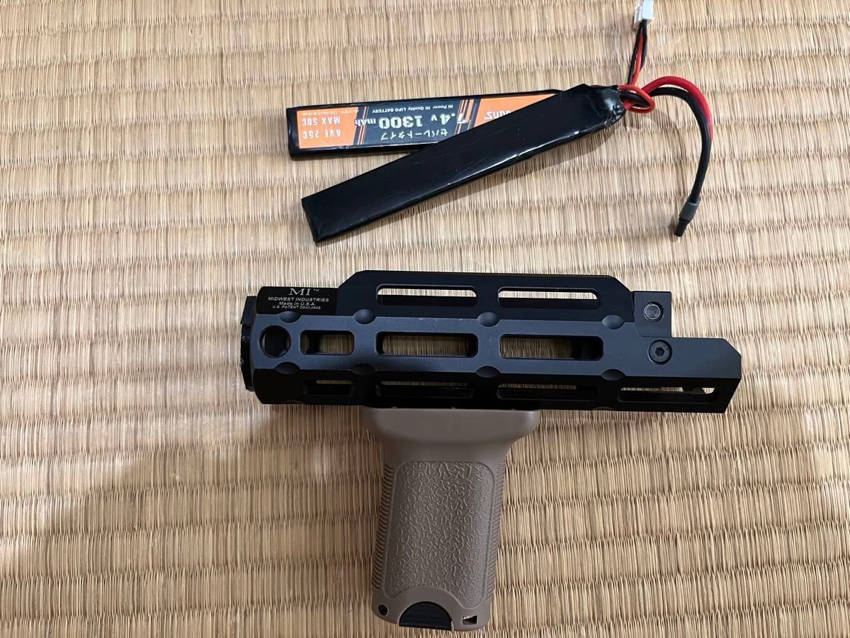 東京マルイ 次世代 MP5用 M-LOKハンドガード&グリップ&リポ 東京マルイ 次世代 MP5用 M-LOKハンドガード&グリップ&リポ
