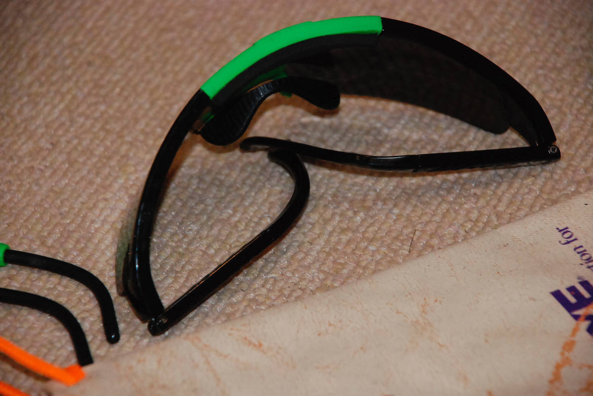 AXE( Axe ) sports sunglasses SG-104( light green )& non brand ( yellow ) set / fishing, Golf, ski optimum / exhibition liquidation new goods 
