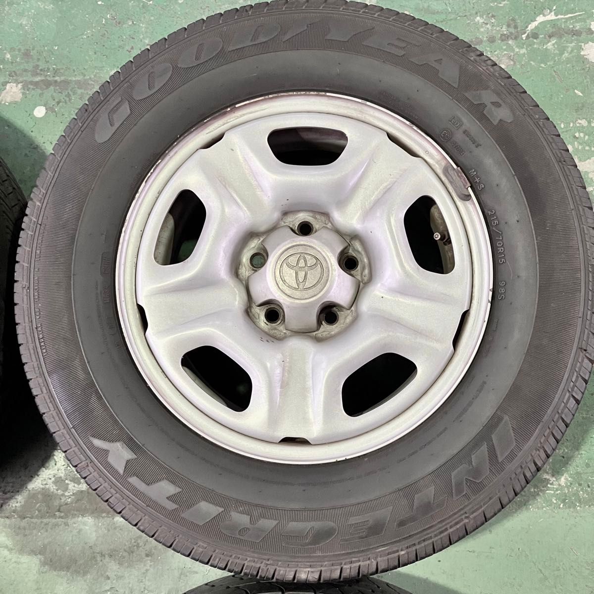 トヨタ 80系ハイラックス 100系ハイエース 純正ホイール 15 トヨタ 80系ハイラックス 100系ハイエース 純正ホイール 15