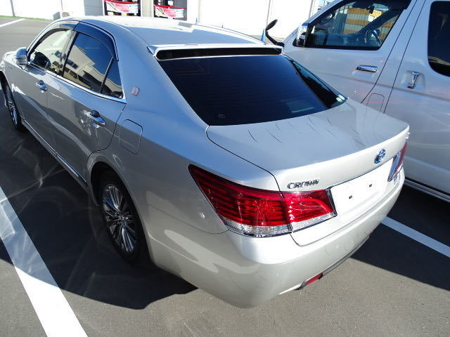  распродажа Crown 210 серия Crown Majesta 210 серия спойлер на крыше оригинальный серебряный 1F7 покрашен задний стекло сверху приклеивание оборудован ограниченное количество 