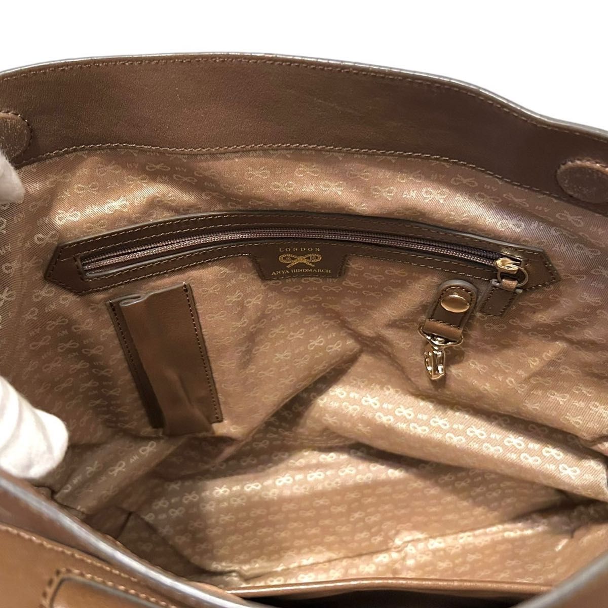 良品 アニヤハインドマーチ ANYA HINDMARCH ワンショルダー 良品 アニヤハインドマーチ ANYA HINDMARCH ワンショルダー