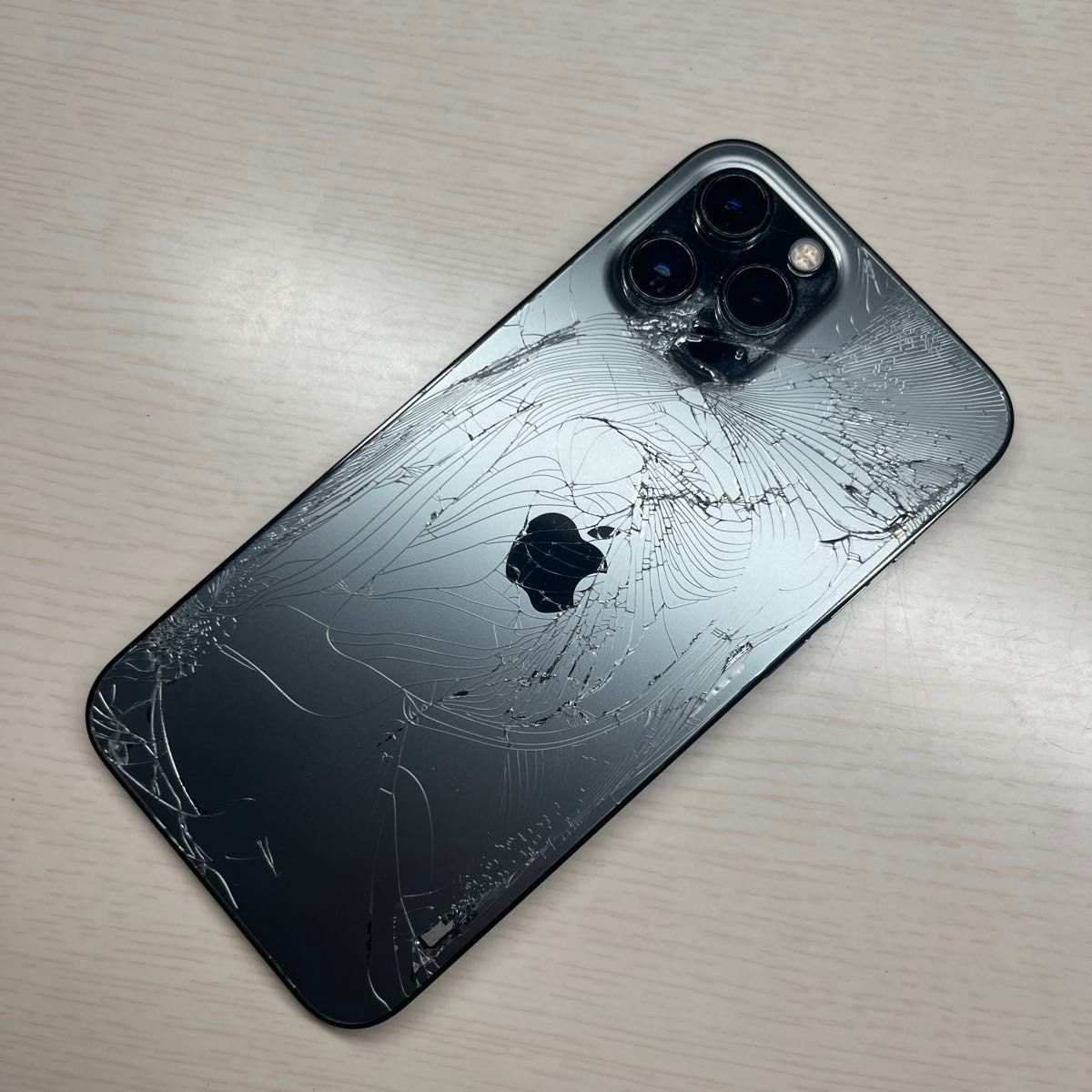 iPhone12 Pro Max 256GB SIMフリー 背面割れあり バッテリー最大 iPhone12 Pro Max 256GB SIMフリー 背面割れあり バッテリー最大