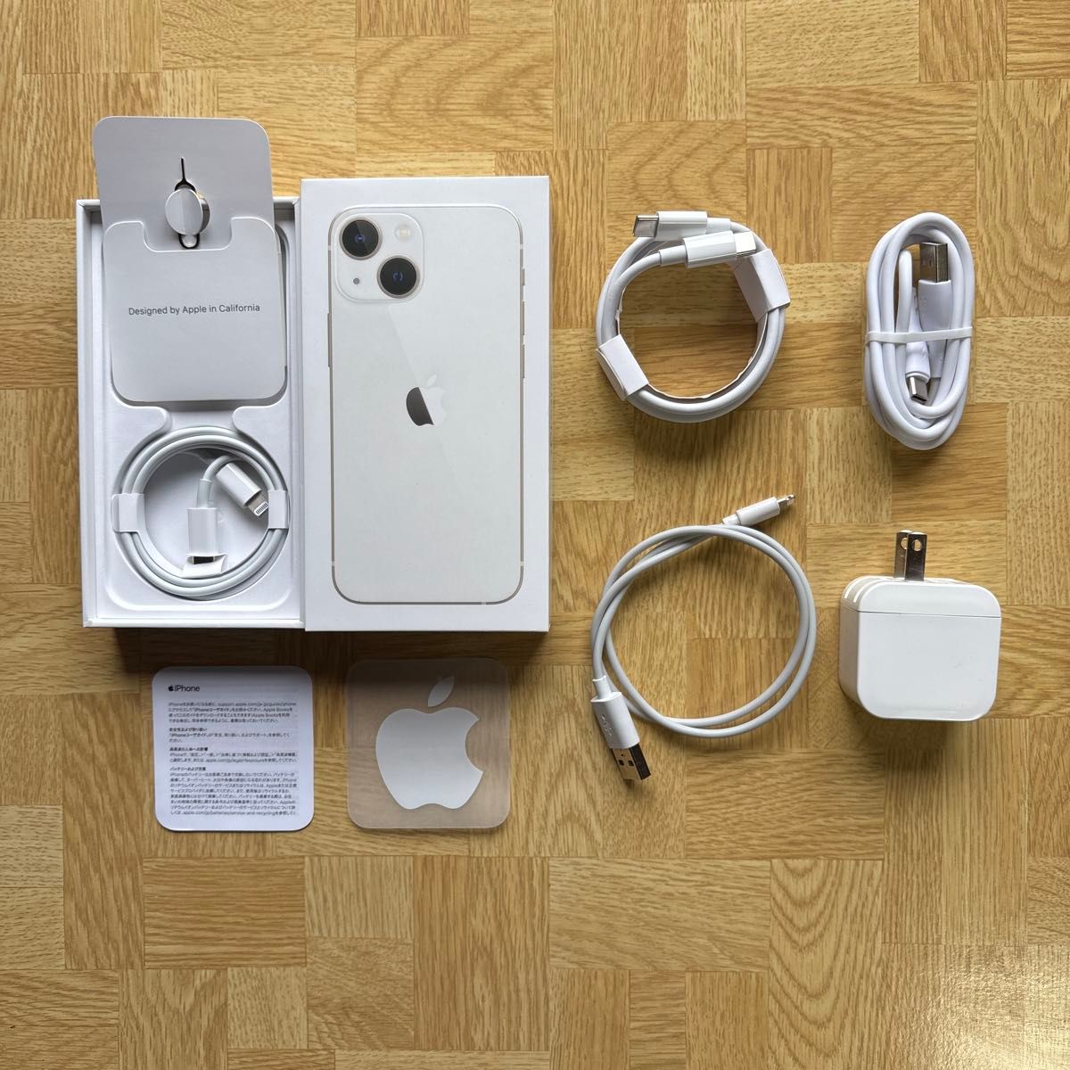 iPhone13miniの空箱と付属品 + 充電・転送ケーブル(3種)と充電 iPhone13miniの空箱と付属品 + 充電・転送ケーブル(3種)と充電