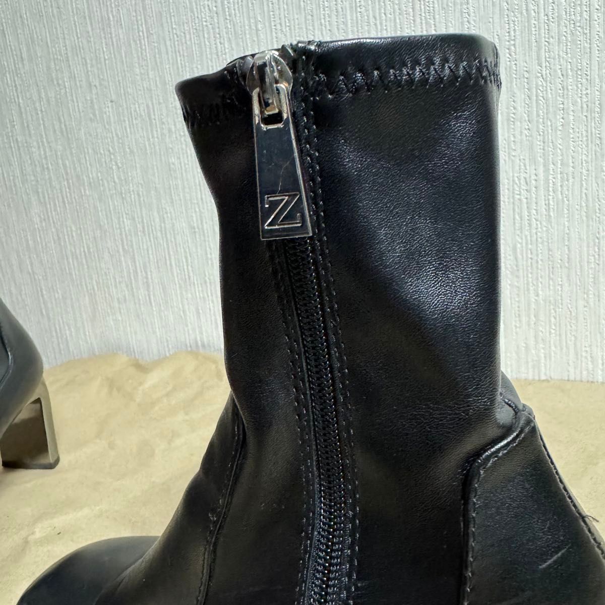 ZARA シルバー メタルヒール スクエアトゥ ショートブーツ ZARA シルバー メタルヒール スクエアトゥ ショートブーツ