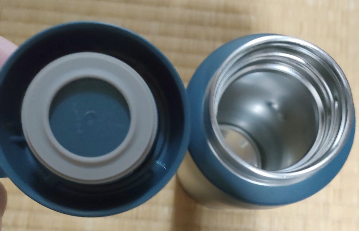 暑い&寒い季節と活躍 THERMOS ダークブルー 水筒|Yahoo!フリマ 暑い&寒い季節と活躍 THERMOS ダークブルー 水筒|Yahoo!フリマ