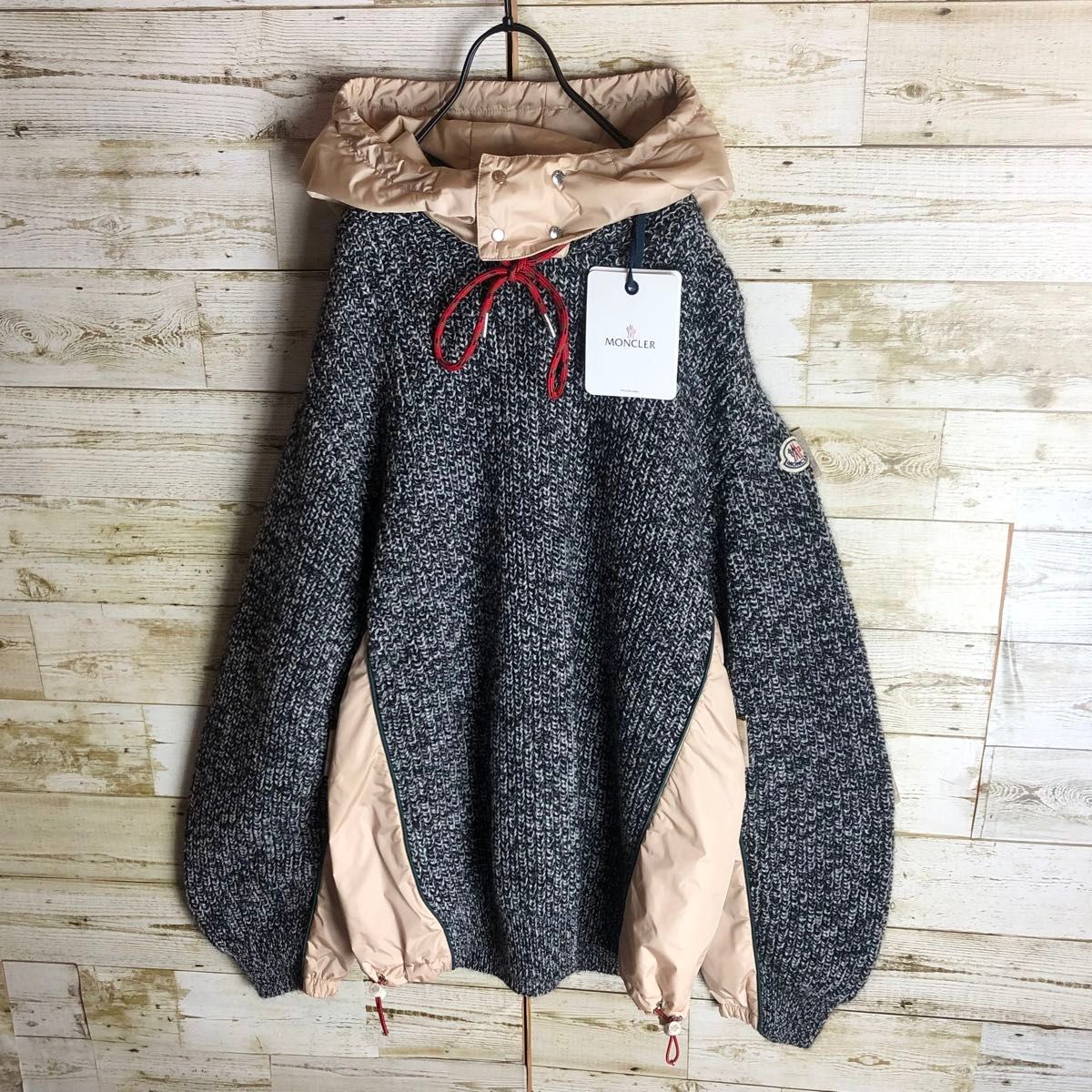 未使用タグ付き MONCLER モンクレール ニット パーカー 刺繍 未使用タグ付き MONCLER モンクレール ニット パーカー 刺繍