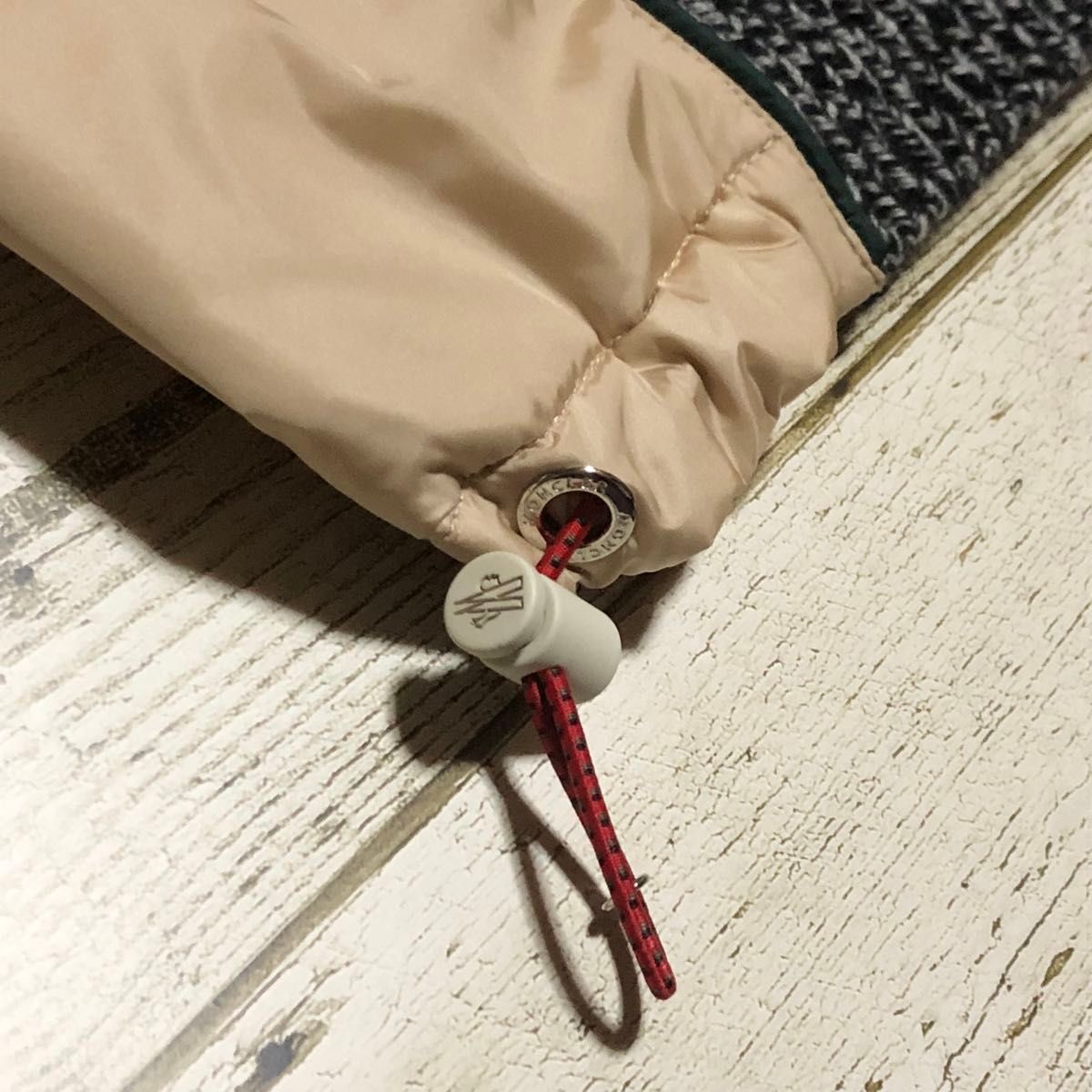 未使用タグ付き】MONCLER クロップド パーカー Mサイズ シルク 未使用タグ付き】MONCLER クロップド パーカー Mサイズ シルク