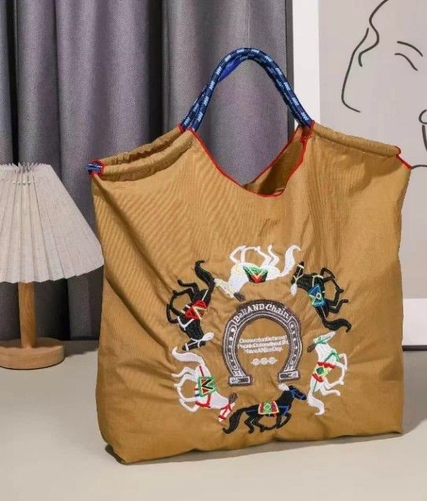 刺繍エコパックM 新品未使用折りたたみパック トートバッグ 馬柄 刺繍エコパックM 新品未使用折りたたみパック トートバッグ 馬柄