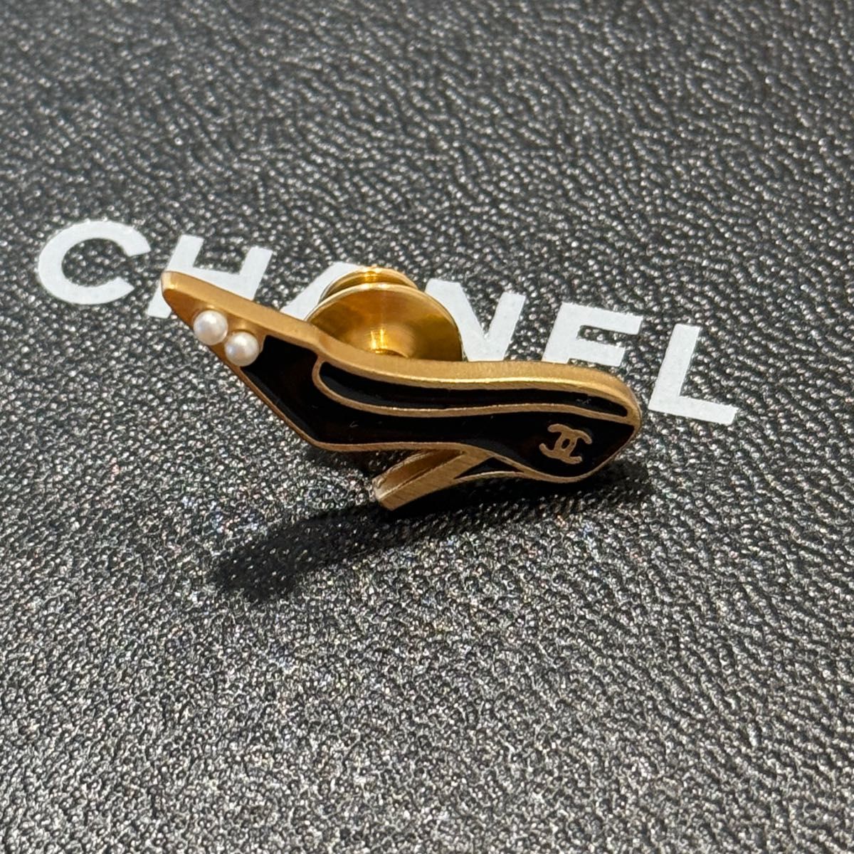 CHANEL シャネル ブローチ 靴 パール ゴールド ブラック CHANEL シャネル ブローチ 靴 パール ゴールド ブラック
