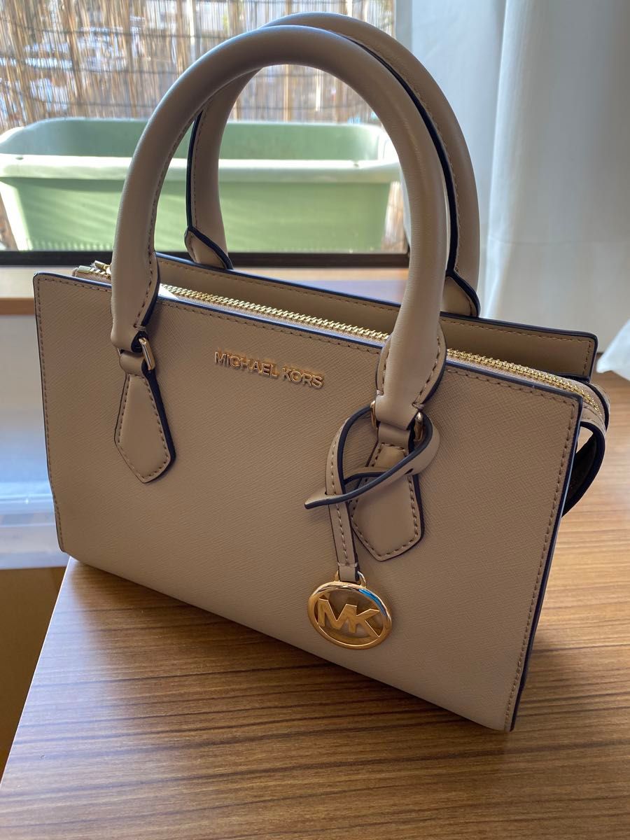 Michael Kors アッシャ シッフ ティテル フツ 【関税込】 MICHAEL KORS OUTLET SHEILA センタージップ サッチェル