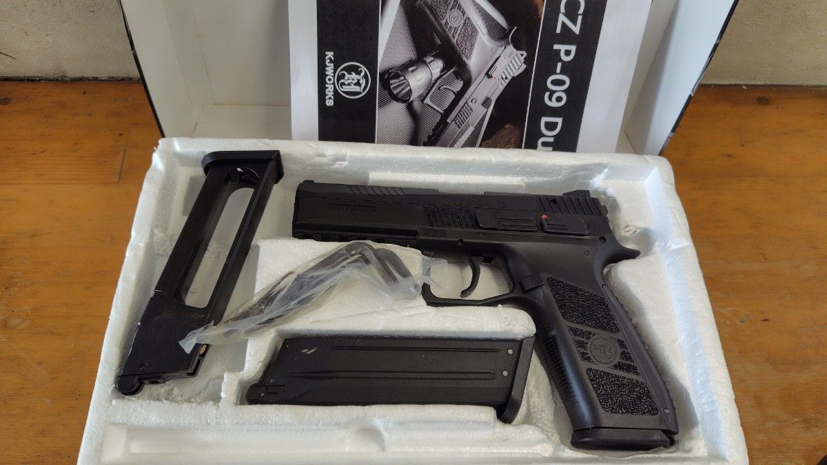 KJ works製 CZ P-09 BK + [ガスマガジン×1本・CO2マガジン×2本 KJ works製 CZ P-09 BK + [ガスマガジン×1本・CO2マガジン×2本