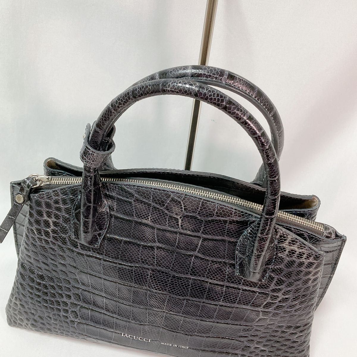 美品】イアクッチ ショルダーバッグ 2way クロコ 型押し レザー 美品】イアクッチ ショルダーバッグ 2way クロコ 型押し レザー