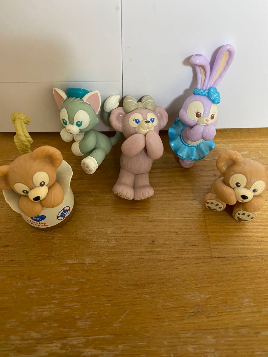 ディズニーシー 15周年ふた付きマグカップとダッフィー達の ディズニーシー 15周年ふた付きマグカップとダッフィー達の