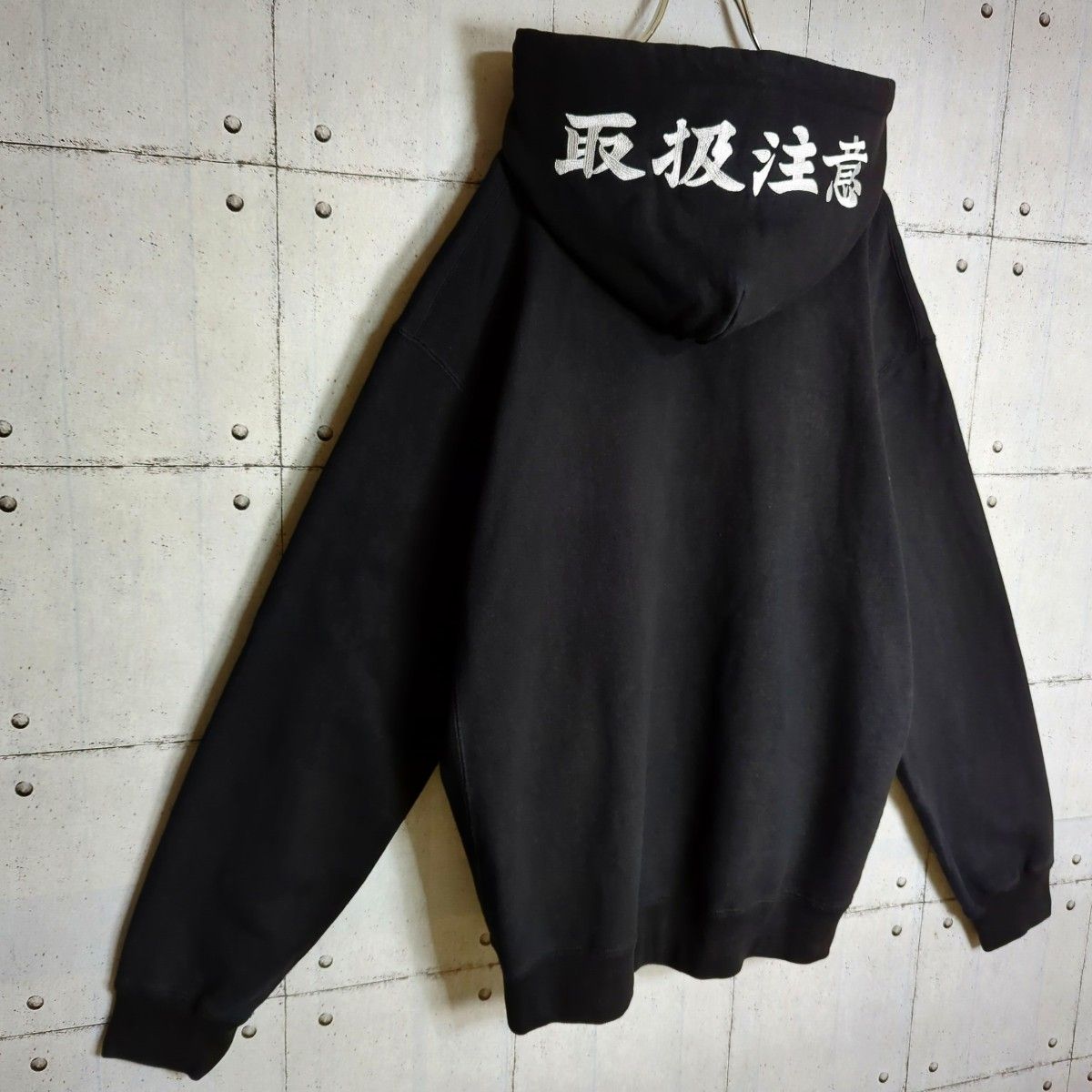 ブラックアイパッチ 刺繍ロゴ 取扱注意 パーカー プルオーバー ブラックアイパッチ 刺繍ロゴ 取扱注意 パーカー プルオーバー