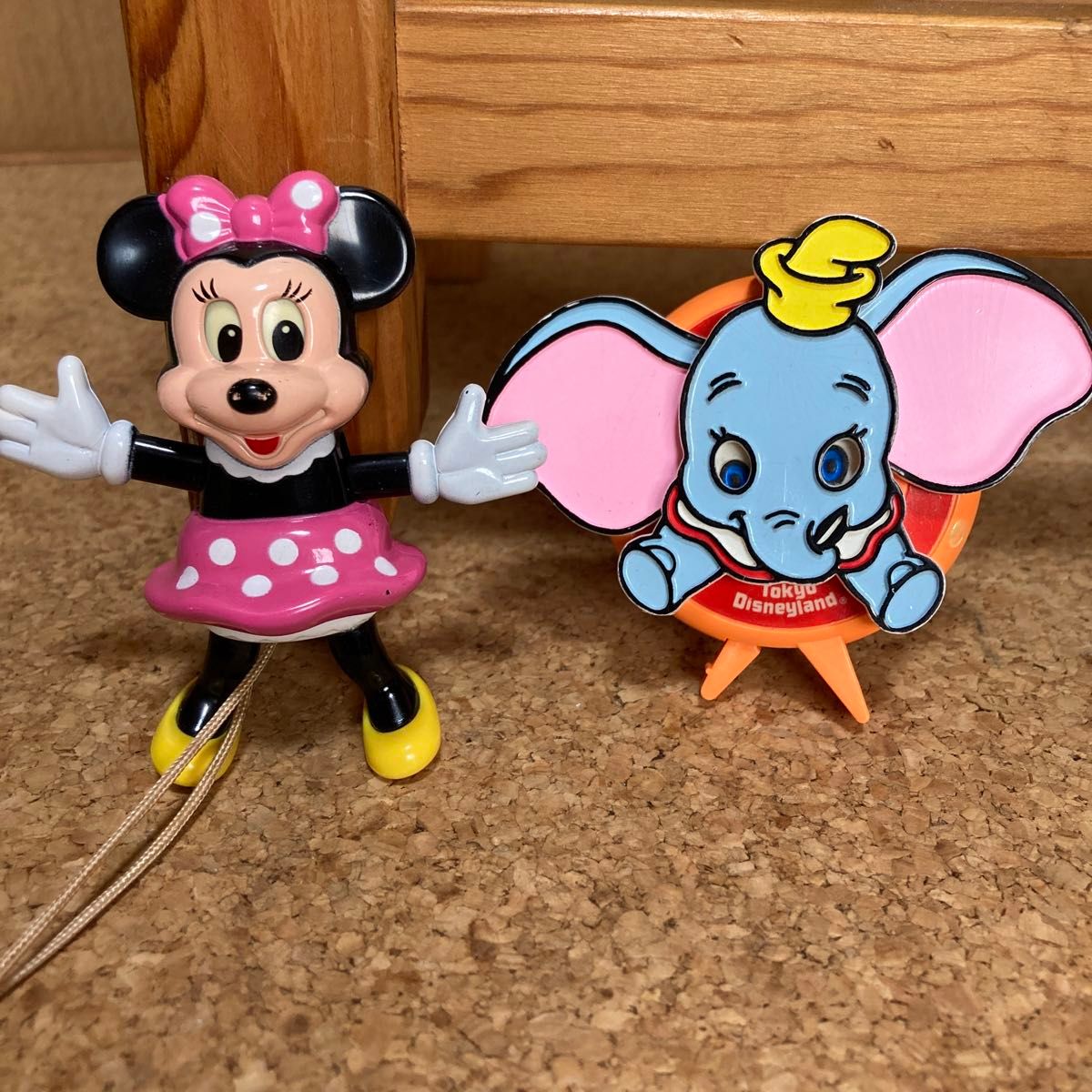 激レア 東京ディズニーランド ダンボとミニー動くバッチ 激レア 東京ディズニーランド ダンボとミニー動くバッチ