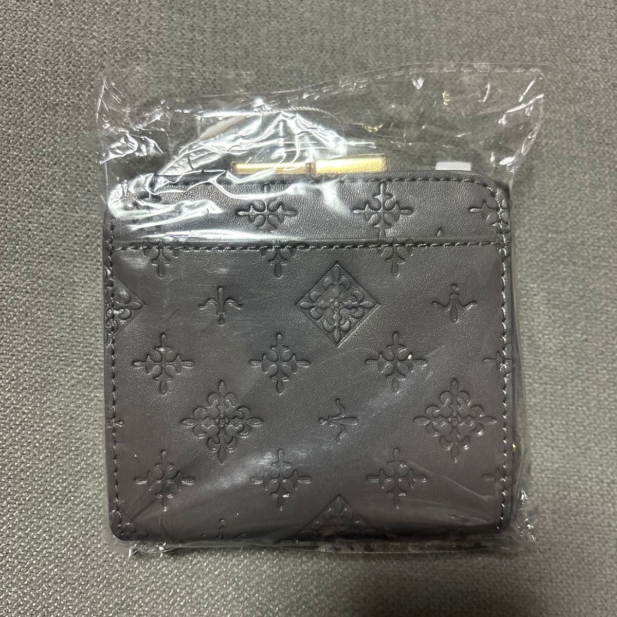 未使用品】デイリーラシット フェイクレザーエンボスガマグチ折 未使用品】デイリーラシット フェイクレザーエンボスガマグチ折