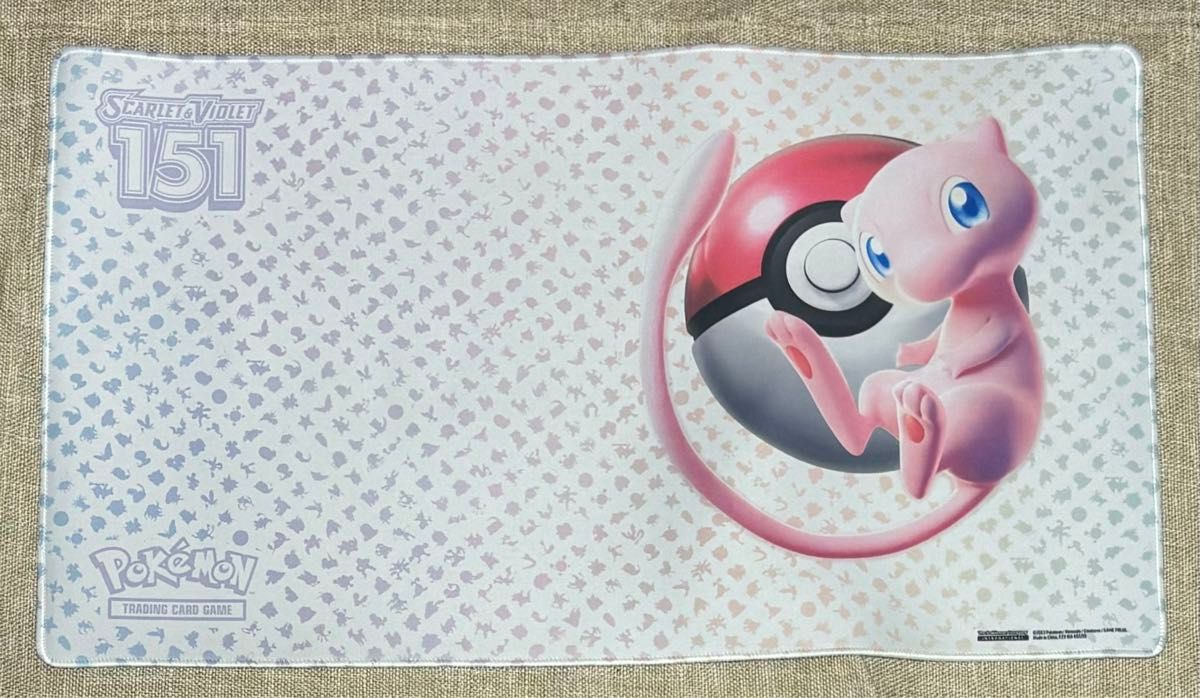 海外限定 ポケモンカードゲーム プレイマット ミュウ (151 海外限定 ポケモンカードゲーム プレイマット ミュウ (151